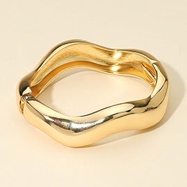 Wavy Bangle, Gold